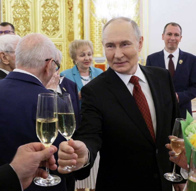 Президенту России Владимиру Владимировичу Путину сегодня