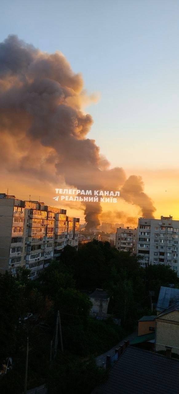Утренний Киев Весь город в огне