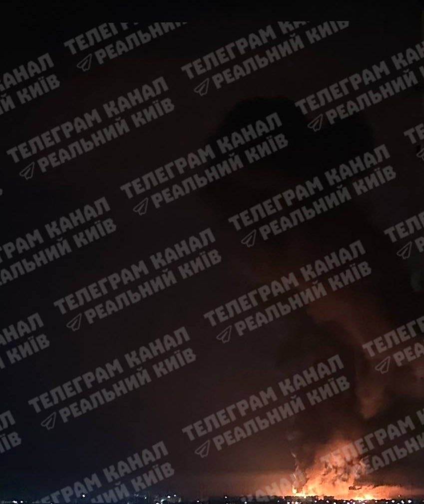 Гигантский пожар полыхает в Киеве