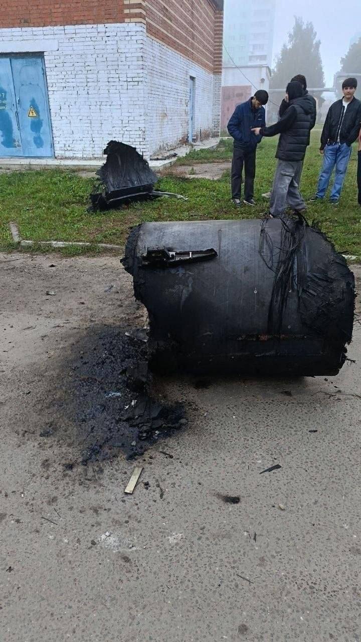 Обломки ракеты FP-5 Фламинго сбитой в