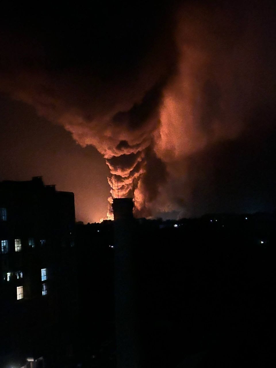 О чудовищных взрывах сообщают в Киеве