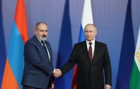Путин поздравил Пашиняна с днем